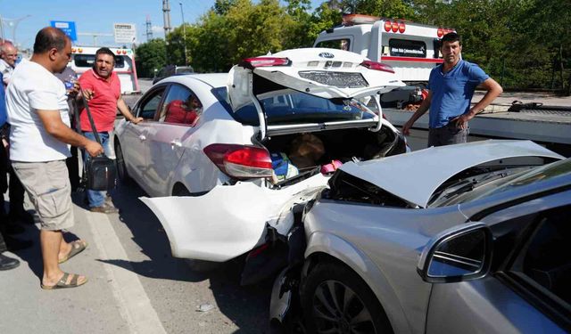 Yavaşlayan trafik zincirlemeye kazaya sebep oldu: 1'i çocuk 3 yaralı
