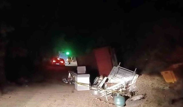 Yayla dönüşünde devrilen kamyonetteki 1 kişi hayatını kaybetti, 1 kişi yaralandı