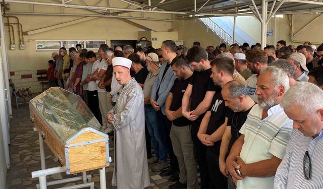 Yeğeni tarafından pala ile öldürülen adam toprağa verildi