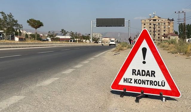 Yüksekova'da trafikte hız denetimi