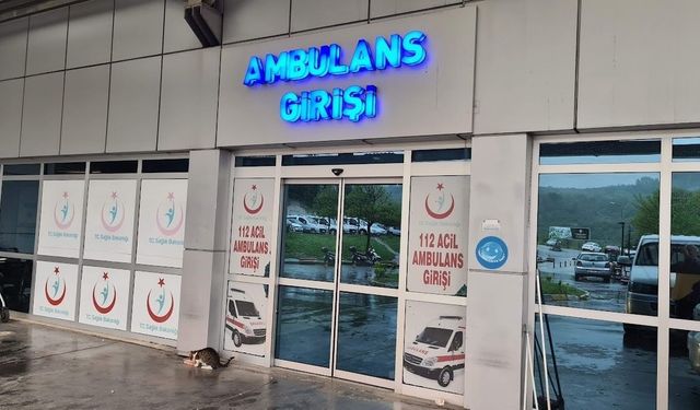 Zonguldak'ta minibüs motosikletle çarpıştı: 17 yaşındaki sürücü ağır yaralandı