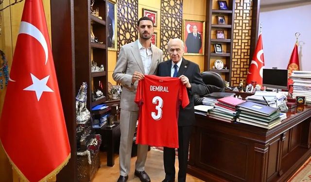 MHP Genel Başkanı Bahçeli, A Milli Futbol Takımı oyuncusu Merih Demiral'ı kabul etti