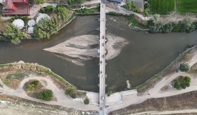Sular çekilince ortaya çıktı: Tunca Nehri'nin altı!