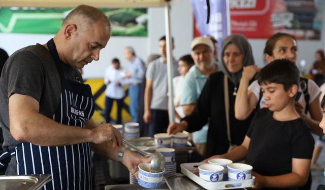 Aşure ikramları Gürsu'da devam etti