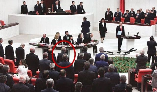 Kılıçdaroğlu “ayağa kalkmadım" dedi: Eski vekil fotoğrafla kanıtladı