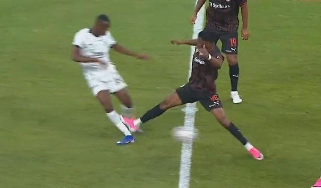 Beşiktaş maçında erken kırmızı kart: Midtjylland 10 kişi kaldı
