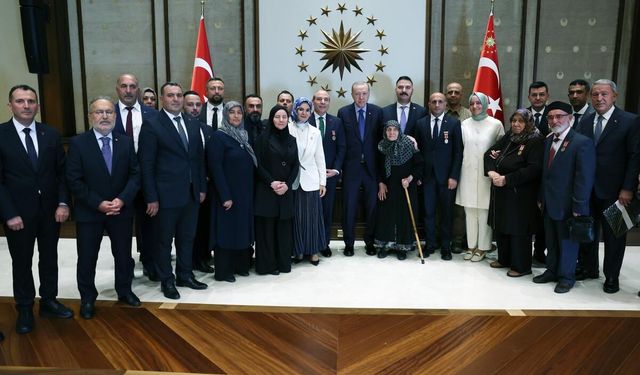 Cumhurbaşkanı Erdoğan şehit aileleri ve gazilerle buluştu: “Bu sıkıntıdan ebediyen kurtaracağız”
