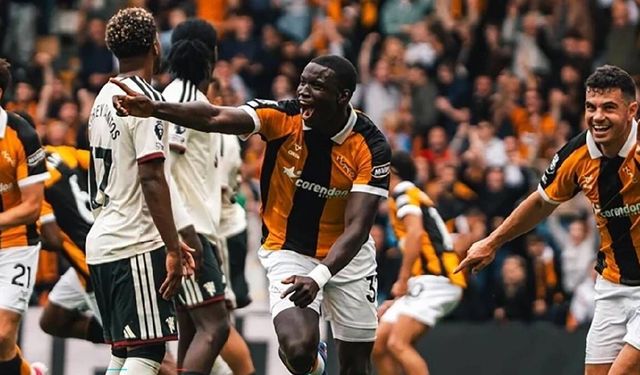 Hull City Premier Lig'e Manchester United’ı devirerek başladı