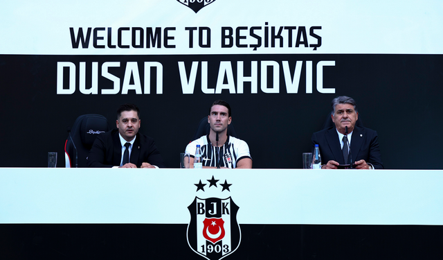 Vlahovic Beşiktaş’a imzayı 20 bin taraftarın önünde attı