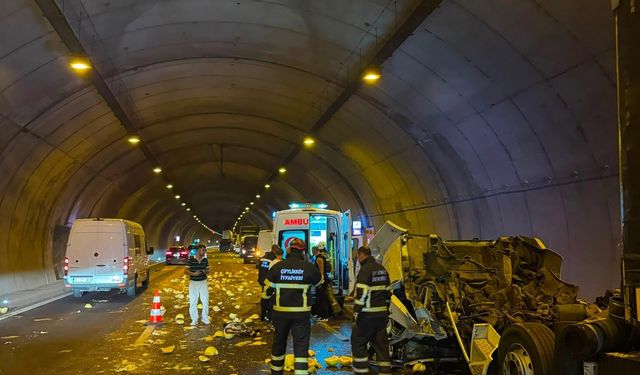Bursa’da tır kamyona çarptı: Sürücü ağır yaralandı