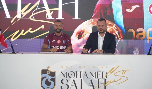 Trabzonspor'da Salah yaklaşık 30 bin taraftar önünde imza attı