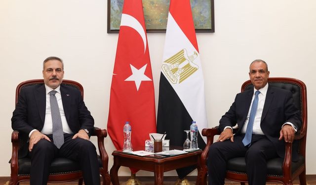 Hakan Fidan Mısır’da: Badr Abdelatty ile bir araya geldi