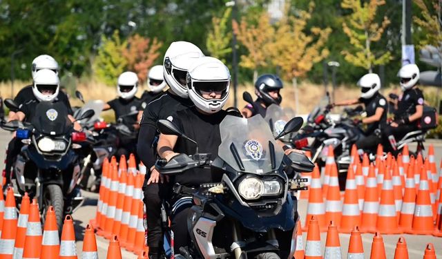 Bursa'da Yunus polisler eğitimlerini tamamladı
