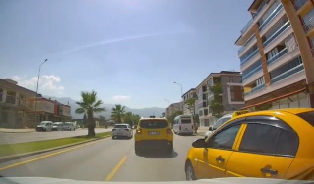 Ani şerit değiştirem taksi kazaya neden oluyordu