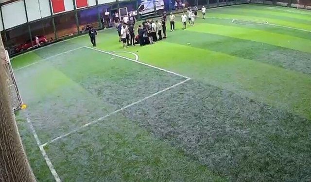 Avcılar'da halı sahada fenalaşan genç hayatını kaybetti