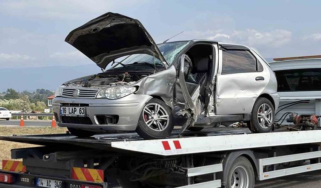 Bolu'da hafif ticari araç ile otomobil çarpıştı: 6 yaralı