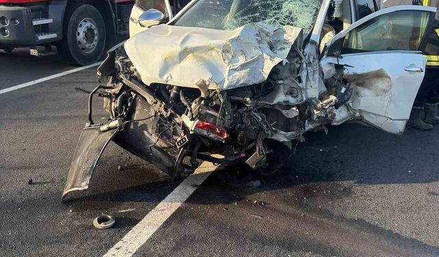 Çanakkale'de 2 otomobil kafa kafaya çarpıştı: 1 ölü