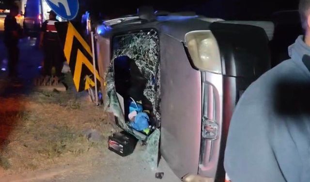 Çankırı'da iki hafif ticari araç çarpıştı: 9 yaralı