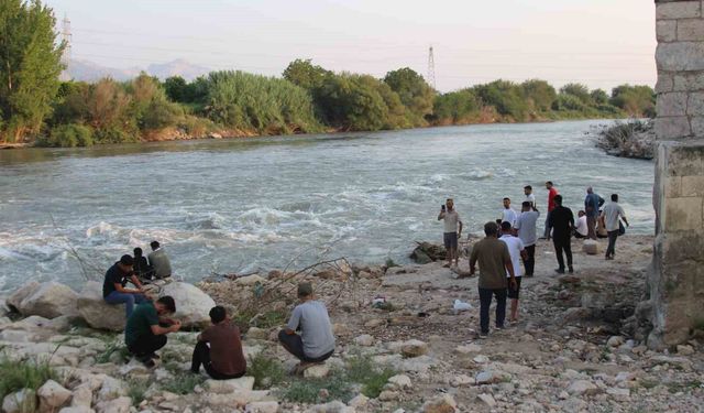 Ceyhan Nehri'ne serinlemek için giren 2 çocuk kayboldu