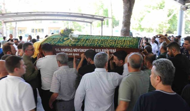 Denizli'de otomobilin çarptığı kadın son yolculuğuna uğurlandı