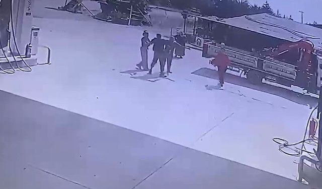 Denizli'de silah zoruyla genç kızın kaçırılma anlarına ait görüntüler ortaya çıktı