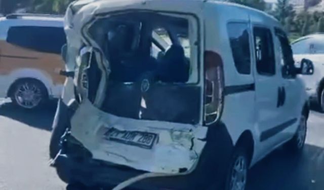 Diyarbakır'da 5 araçlı zincirleme kaza: 4 yaralı