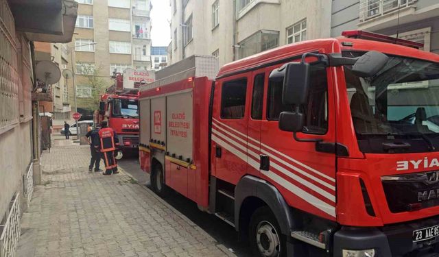 Elazığ'da çatı yangını ihbarı ekipleri alarma geçirdi
