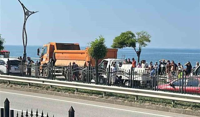 Giresun'da kamyonet kamyona arkadan çarptı: 4 yaralı