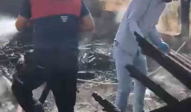 Hakkari'de çıkan yangında bir ev kullanılamaz hale geldi