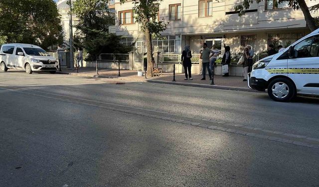 Husumetlisini sokak ortasında bıçaklayarak öldürdü: Saldırı anı kamerada