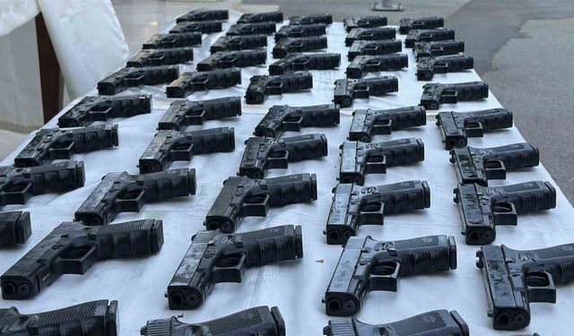 İstanbul ve Kocaeli'ne silah sevkiyatı yapacaktı, Sakarya'da 100 tabancayla yakalandı