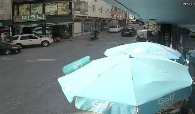Bursa'da kavşakta otomobil motosiklete çarptı: 1 yaralı
