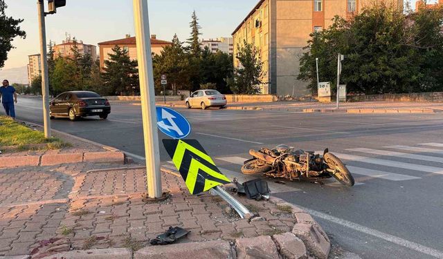Kayseri'de otomobilin çarptığı motosiklet sürücüsü ağır yaralandı