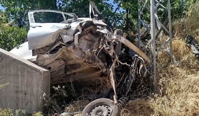 Malatya'da otomobil menfeze çarptı: 1 ağır yaralı