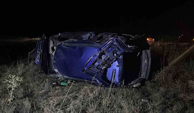 Niğde'de iki otomobil kafa kafaya çarpıştı: 1'i ağır, 7 yaralı