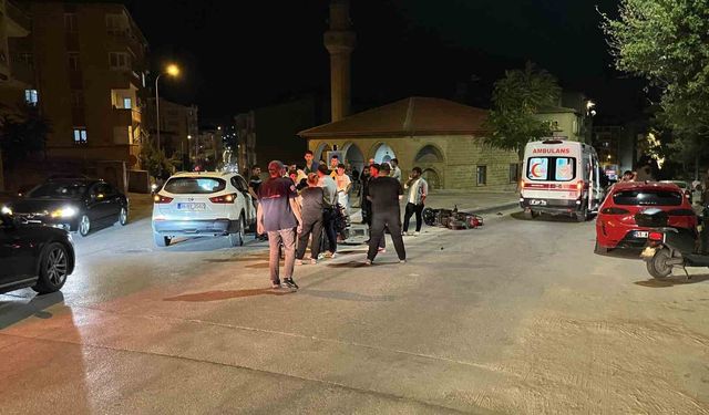 Niğde'de motosiklet ile otomobil çarpıştı: 1 yaralı