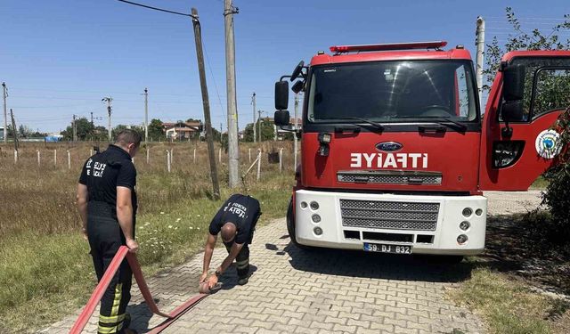 Ot yangını evlere sıçramadan söndürüldü