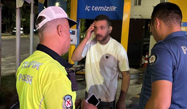 Park halindeki araca çarpıp kaçan alkollü sürücü kovalamaca sonucu yakalandı