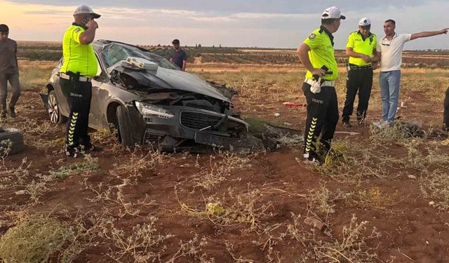 Şanlıurfa'da devrilen otomobil hurdaya döndü: 9 yaralı