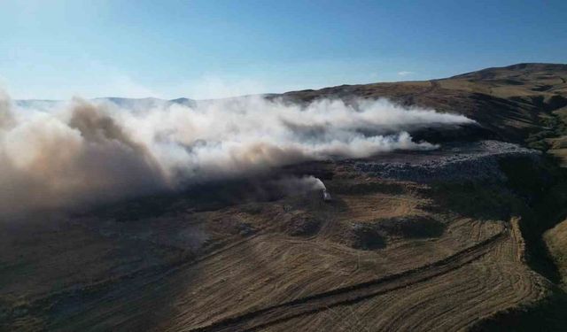 Şarkışla'da vahşi atık yangını 5'inci gününde sürüyor