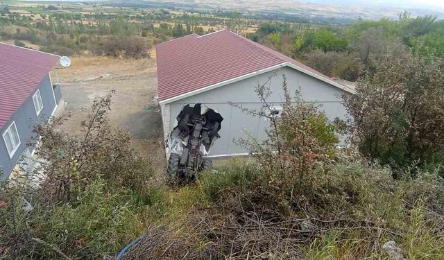 Sivas'ta traktör evin duvarını yıktı: 8 yaşındaki çocuk yaralandı