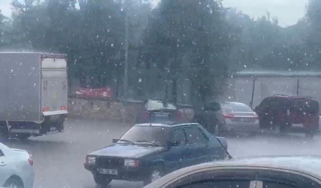 Sivrihisar'da sağanak yağmur etkili oldu