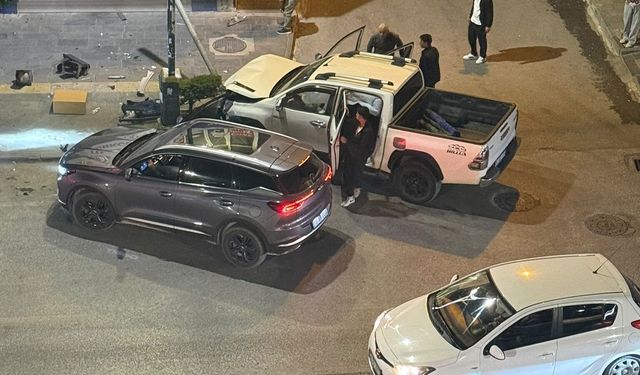 Tatvan'da araçlar çarpıştı: 5 kişi hafif yaralandı
