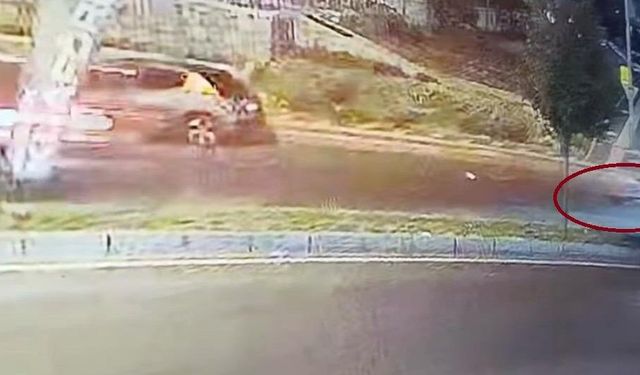 Ters yönde giden motosikletin otomobil ile çarpışması kamerada