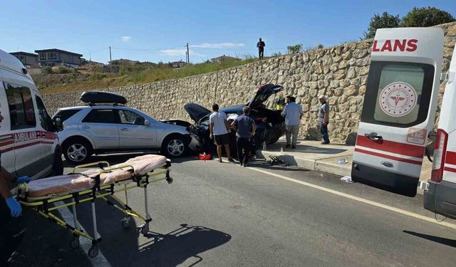 Yalova'da 2 otomobil çarpıştı: 4 yaralı