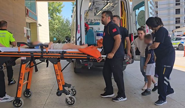 Bursa'da otomobil ile motosiklet çarpıştı: 2'si çocuk 3 yaralı