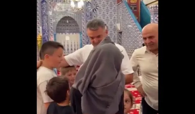 Kur’an Kursunda beklenmedik anlar! Belediye başkanına: "Manifest’i çağıracaksınız değil mi?"