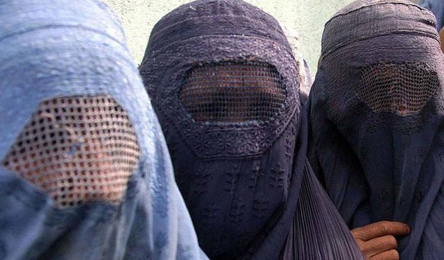 Burka ve peçe bir ülkede daha yasaklandı