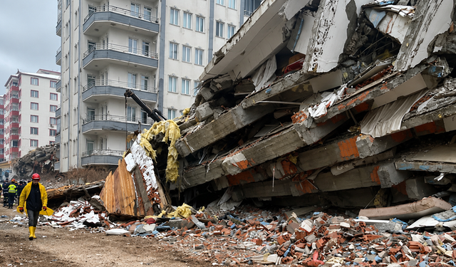 Moloz değil hammadde olacak; deprem enkazının yüzde 80'i geri kazanılacak