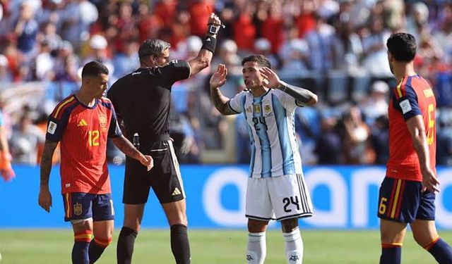 FIFA'dan Arjantinli yıldızlara tarihi ceza